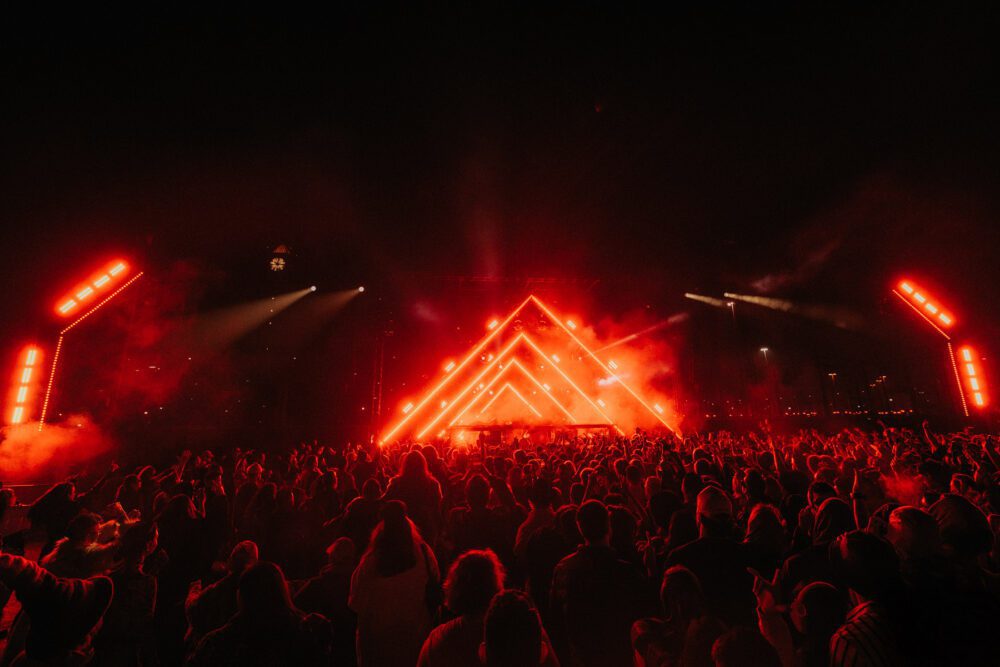 PROPER-NYE-FNGRS-CRSSD-2025