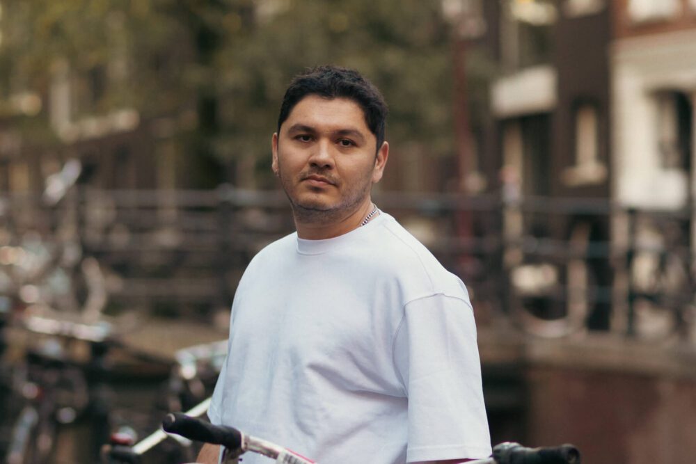 Juan Buitrago - Oficial (1)